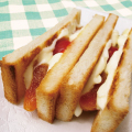 あんずとトマトとクリームチーズサンド